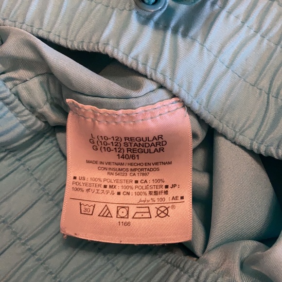 Old navy shorts - Picture 3 of 3